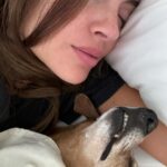 Constanza Piccoli Instagram - Mi familia para siempre 💕🐶 🐈 Tengo MILES de estas fotos jajaj me puse a revisar y literal el 80% de mis selfies son con bambo o el Igna 😍 Gracias por ser mis hijos y amarme tanto todo los días 🧡🫶🏻