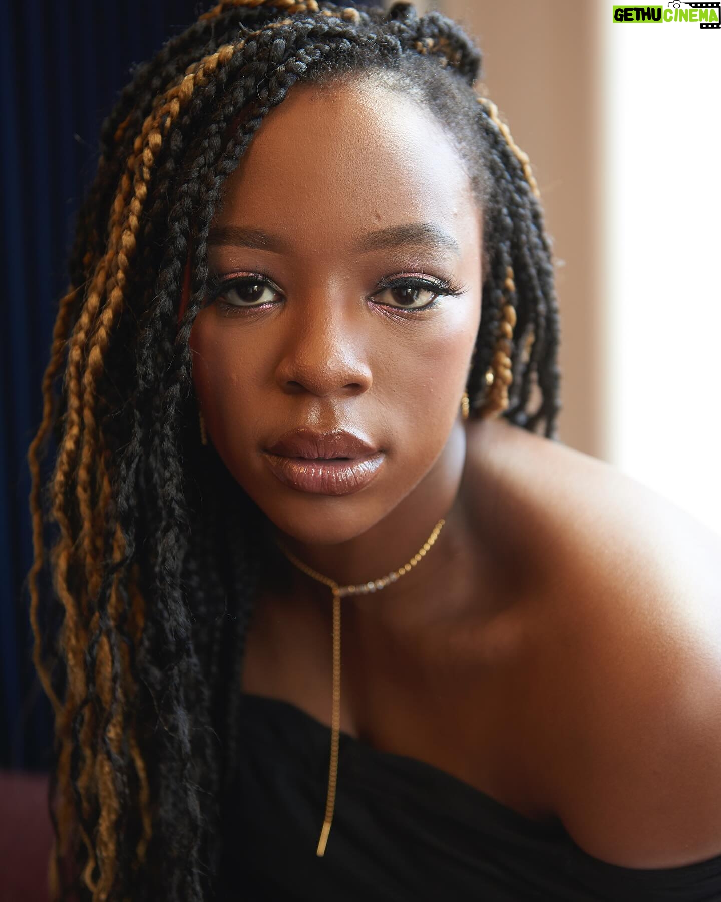 Corinna Brown - 36K Likes - 💋
💄: @joyadenuga
📸: @owenjamesvincent
necklace (rings and earrings tbh): @missomalondon • @culturalinfluence xx