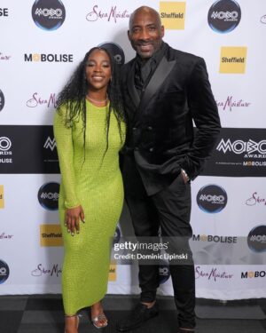 Corinna Brown Instagram - had the best time presenting the @moboawards best female award in association with @sheamoistureuk 
congratulations to all the winners & nominees 💚✨

catch the show highlights this Friday on bbc 1😘

styled by: @ewm_stylist 
face beat by: @flyyzilla