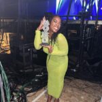 Corinna Brown Instagram - had the best time presenting the @moboawards best female award in association with @sheamoistureuk congratulations to all the winners & nominees 💚✨ catch the show highlights this Friday on bbc 1😘 styled by: @ewm_stylist face beat by: @flyyzilla