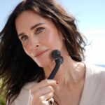 Courteney Cox Instagram - I’m obsessed with taking care of my skin! So, I was excited to find the Sonic Facial Roller and Sonic Thermo Facial Brush from high tech, dermatologist backed brand @geske.beauty.tech. They are so easy to use and also have a free app that uses AI to customize your routine for your specific skin care needs. I’m in! #ad #geske CD/📷: @emily.bh_ LD: @samuel._lynch