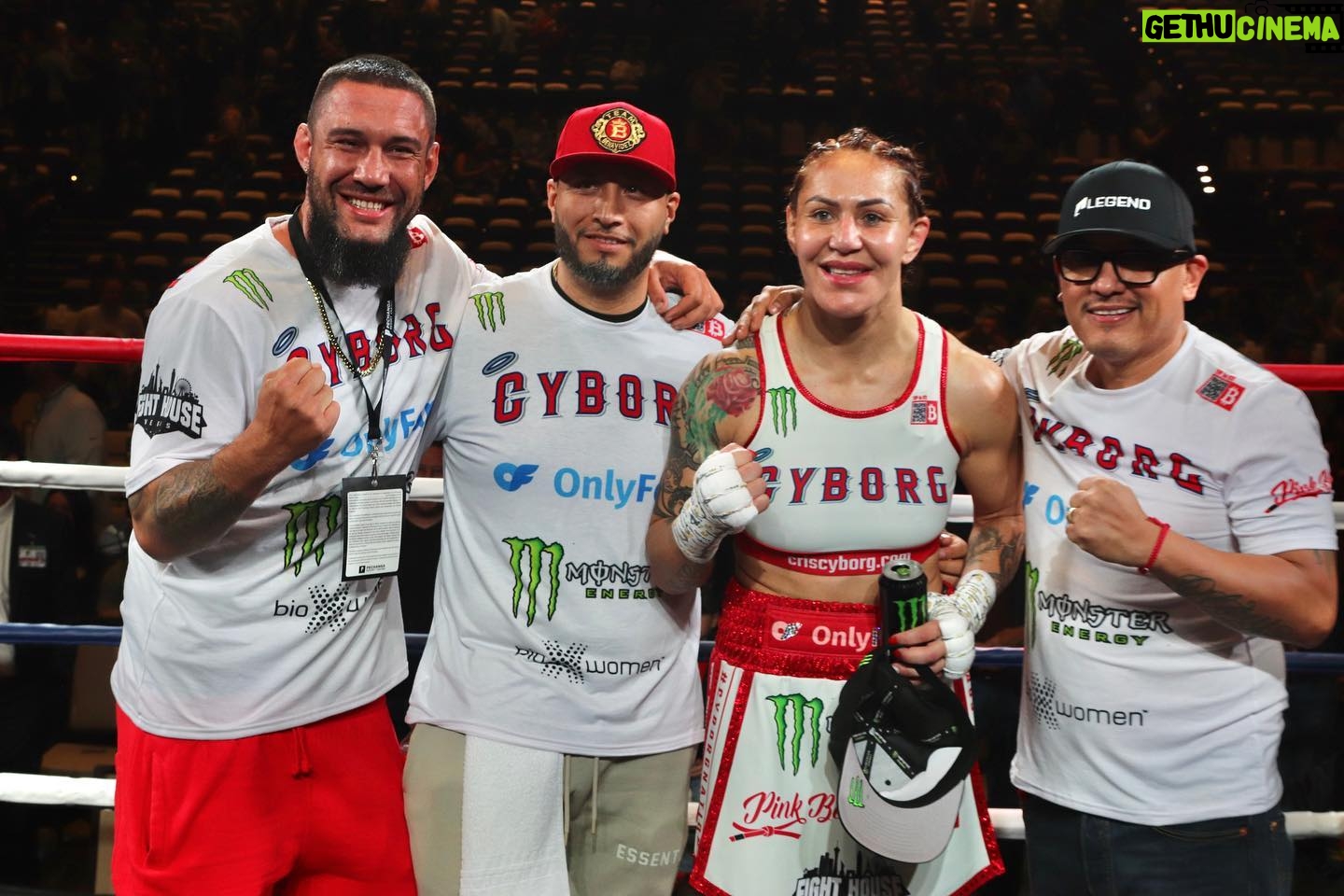 Cristiane Justino Instagram - I want to thank the entire #TeamBenavidez who spent weeks training me for this fight. gratitude God bless everyone. We’ll see each other soon. All Honor and Glory to God @benavidezsports @joseserranoprado @jose_benavidez_sr @poncho_coach @britosboxing @criscyborg _____ Quiero agradecer a todo el equipo de @benavidez que pasó semanas entrenándome para esta pelea. gratitud Dios los bendiga a todos. nos veremos pronto. Todo Honor y Gloria a Dios