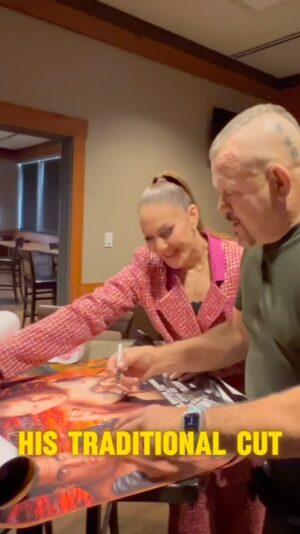 Cristiane Justino Instagram - I love doing Meet & Greets for my fans ❤️ Go BTS my recent appearance in Calgary Canada with @chuckliddell on this weeks @onlyfans Video Blog exclusively with @watchoftv 
🇧🇷🇧🇷🇧🇷🇧🇷🇧🇷🇧🇷🇧🇷
Eu adoro fazer Meet & Greets para meus fãs ❤️ Go BTS, minha recente aparição em Calgary, Canadá com @chuckliddell no OF Video Blog desta semana exclusivamente com OFTV