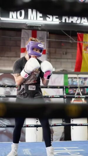 Cristiane Justino Instagram - I am putting in all the work to do something special in Green Bay. ❤️ @jlboxingacademy #TeamBenavidez 🎥 @frsh_build
🇧🇷🇧🇷🇧🇷🇧🇷🇧🇷🇧🇷🇧🇷
Estou me esforçando para fazer algo especial em Green Bay. ❤️ @jlboxingacademy #TeamBenavidez 🎥 @frsh_build