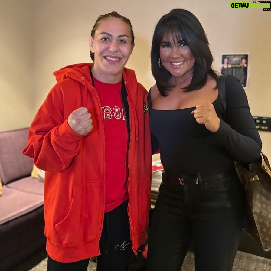 Cristiane Justino Instagram - ๐๐ฝ Find a friend like @miastjohnboxer who inspires and motivates you. โค๏ธ it is such a blessing having your support. Powerful women build each other ๐ฅฐ thanks for your support fight night. ๐ง๐ท๐ง๐ท๐ง๐ท๐ง๐ท๐ง๐ท๐ง๐ท๐ง๐ท ๐๐ฝ Encontre um amiga como @miastjohnboxer que te inspire e motive. โค๏ธ ร uma bรชnรงรฃo ter o seu apoio. Mulheres poderosas se edificam ๐ฅฐ obrigada pelo apoio na noite da luta.