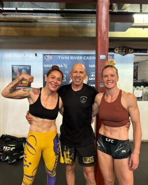 Cristiane Justino Instagram - I believe @hollyholm is about to do something special just 3 weeks from now at UFC 300. She is such a smart fighter and has tools ⚒️ from every position. 🔥 @d3defense 
🇧🇷🇧🇷🇧🇷🇧🇷🇧🇷🇧🇷🇧🇷
Acredito que @hollyholm fará algo especial daqui a apenas 3 semanas no UFC 300. Ela é uma lutadora muito inteligente e tem ferramentas ⚒️ para todas as posições. 🔥 @d3defense