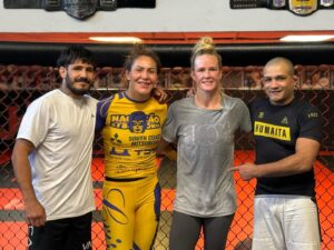Cristiane Justino Instagram - Champ camp 2024 with @hollyholm in Albuquerque New Mexico and Team Elevation @jacksonwink_mma 
🙏🏽 God is good
🇧🇷🇧🇷🇧🇷🇧🇷🇧🇷🇧🇷🇧🇷
Acampamento campeã 2024 com @hollyholm em Albuquerque Novo México com Team Elevation @jacksonwink_mma
🙏🏽 Deus é bom