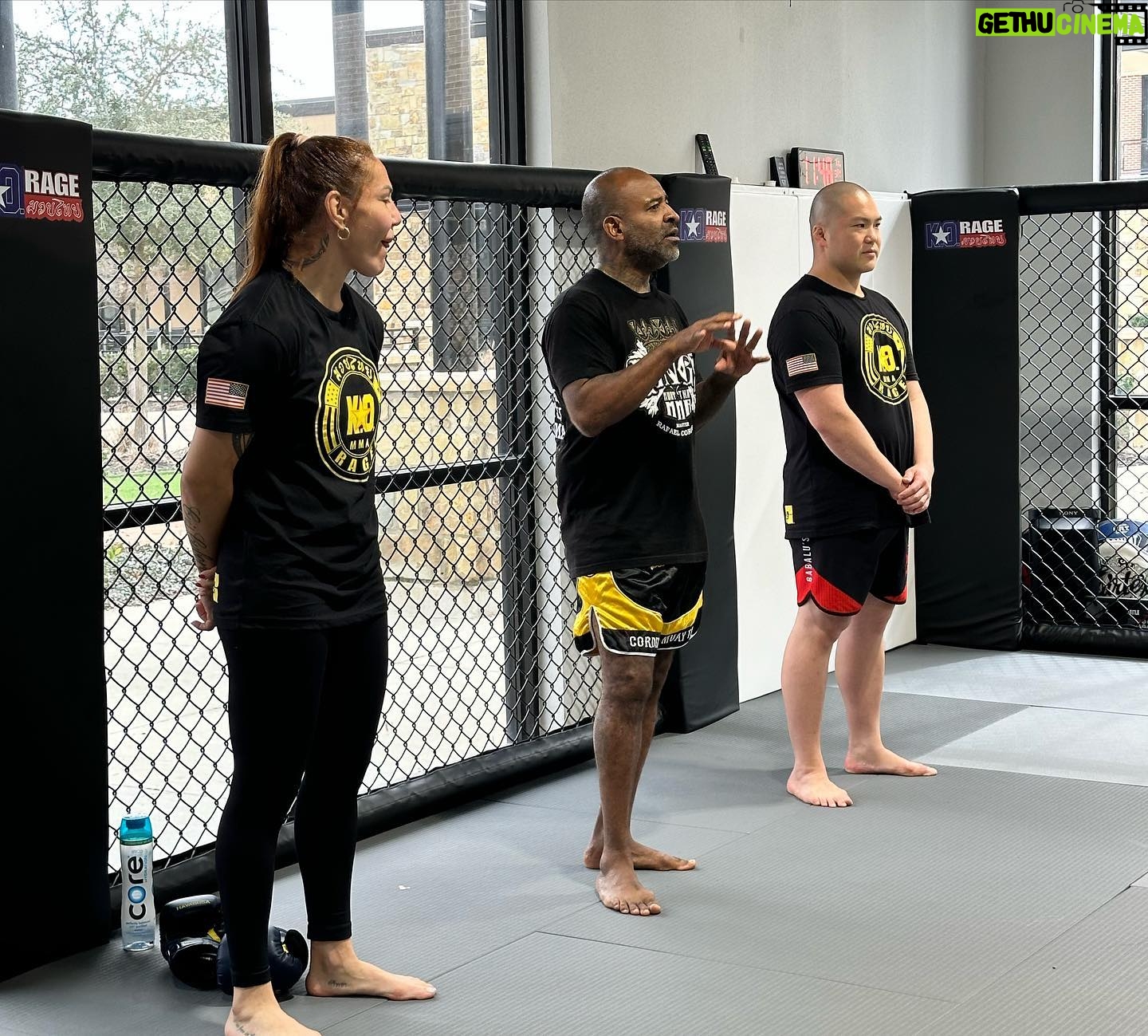 Cristiane Justino Instagram - Congratulations @psjsong170 for the great Grand opening @k.o.rage_mma . I wish the best for you and your family! God bless you. Thank you @kingsmma_hb great seminar