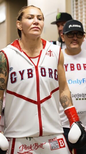 Cristiane Justino Instagram - 3-0 🥊🦾
@criscyborg
@jose_benavidez_sr 
#boxing #ufc #cyborg #knockout #benavidez #monster #fight #criscyborg #brazil🇧🇷