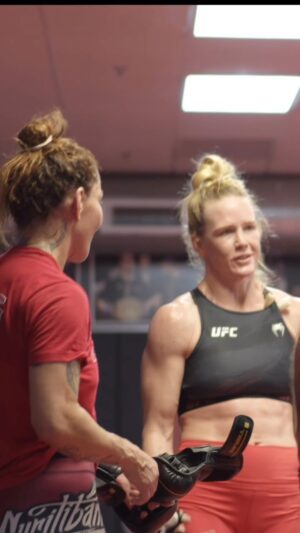 Cristiane Justino Instagram - I think @hollyholm is about to do something special once again! Don’t miss this legends fight, she is going to make a statement. Go BTS @jacksonwink_mma training camp exclusively with @onlyfans new video blogs
🇧🇷🇧🇷🇧🇷🇧🇷🇧🇷🇧🇷🇧🇷
Acho que holly holm está prestes a fazer algo especial mais uma vez! Não perca essa luta de lendas, ela vai fazer uma declaração. Vá ao campo de treinamento do BTS Jackson Wink MMA exclusivamente com os novos videoblogs do OF