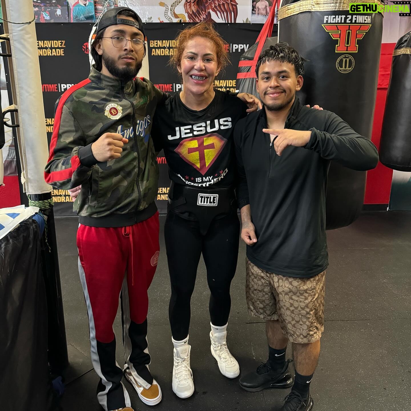 Cristiane Justino - 3 Likes - I’m doing all the work to put on a great performance in Green Bay. @jlboxingacademy #TeamBenavidez
🥊 @becerrasalomon
🇧🇷🇧🇷🇧🇷🇧🇷🇧🇷🇧🇷🇧🇷
Estou fazendo todo o trabalho para ter um ótimo desempenho em Green Bay.
🥊 @becerrasalomon #TeamBenavidez
