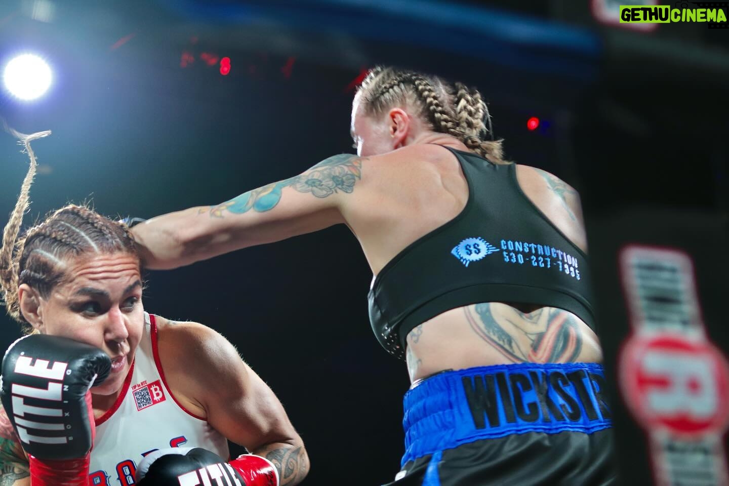 Cristiane Justino Instagram - I canβt wait to get back in the boxing ring again. πΈ @wren_nate π§π·π§π·π§π·π§π·π§π·π§π·π§π· Mal posso esperar para voltar ao ringue novamente. πΈ @wren_nate