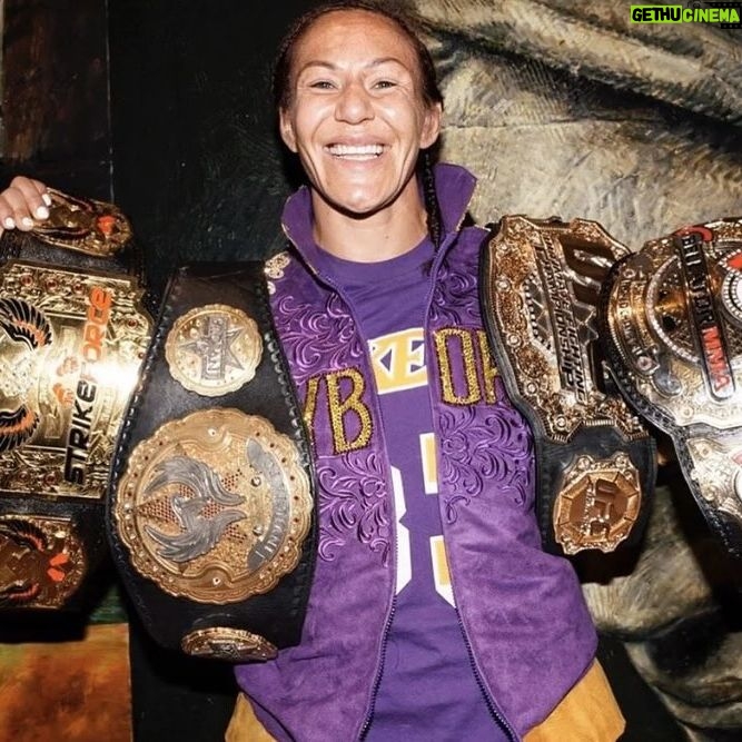 Cristiane Justino - 1.2K Likes - Grand Slam Champ is Here. Welcome to Albuquerque @criscyborg. One more GOAT 🐐 on The Walls!!!
.
.
#criscyborg #ufc #bellator #strikeforce #invicta #champipn #goat #jacksonwink #mma #fight #camp #albuquerque #newmexico