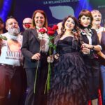 Cristina D’Avena Instagram – Grazie di cuore a tutti! 😍 Durante il concerto di ieri ci siamo divertiti tantissimo e Viareggio mi ha accolto con tanto amore…❤️ Cantare le nostre sigle preferite è sempre emozionante. Un ringraziamento speciale alla grandissima @elisabetta.sgarbi 🌟❤️ @lamilanesiana_elisabettasgarbi