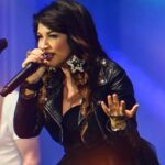 Cristina D'Avena Instagram - Grazie di cuore a tutti! 😍 Durante il concerto di ieri ci siamo divertiti tantissimo e Viareggio mi ha accolto con tanto amore...❤️ Cantare le nostre sigle preferite è sempre emozionante. Un ringraziamento speciale alla grandissima @elisabetta.sgarbi 🌟❤️ @lamilanesiana_elisabettasgarbi