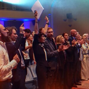 Cristina D'Avena Instagram - Grazie di cuore a tutti! 😍 Durante il concerto di ieri ci siamo divertiti tantissimo e Viareggio mi ha accolto con tanto amore...❤️ Cantare le nostre sigle preferite è sempre emozionante. Un ringraziamento speciale alla grandissima @elisabetta.sgarbi 🌟❤️ @lamilanesiana_elisabettasgarbi