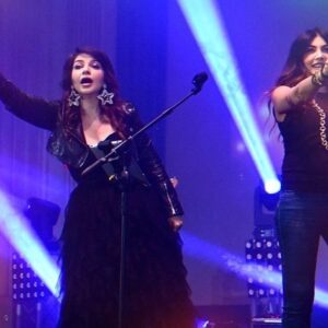 Cristina D'Avena Instagram - Grazie di cuore a tutti! 😍 Durante il concerto di ieri ci siamo divertiti tantissimo e Viareggio mi ha accolto con tanto amore...❤️ Cantare le nostre sigle preferite è sempre emozionante. Un ringraziamento speciale alla grandissima @elisabetta.sgarbi 🌟❤️ @lamilanesiana_elisabettasgarbi