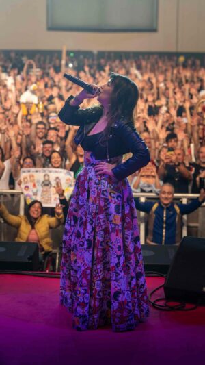 Cristina D'Avena Instagram - @cristinadavenaofficial a @torinocomics 2024! Come sempre FAVOLOSA! 🤩🎶

Commenta con la tua canzone preferita 🫶

👉 Nel video i momenti più belli di ieri sera 🎶
.
.
.
#torinocomics #torinocomics2024 #lingottofiere #eventitorino #cristinadavena