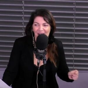 Cristina D'Avena Instagram - Festeggiamo e auguriamo una fantastica festa a tutte le donne con questa canzone interpretata magistralmente da Cristina D’avena, insieme a Sabrina Bambi e Regina! ✨💕

#woman #cristinadavena  #donne #donna #women #love #amore #8marzo #radio #radior101 #r101