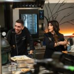 Cristina D'Avena Instagram - 🍳🎉 Questa sera la vostra Cri Cri diventa Chef! 😂... Sfiderò il mio amico @dario.vergassola.official e @borgheseale sarà il padrone di casa...Sintonizzatevi alle 21.30 su @tv8it per una serata all'insegna del divertimento e della buona cucina... O almeno spero! 📺👨‍🍳 #celebritychef 💄 @filippomakeup