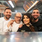 Cristina D'Avena Instagram - 🍳🎉 Questa sera la vostra Cri Cri diventa Chef! 😂... Sfiderò il mio amico @dario.vergassola.official e @borgheseale sarà il padrone di casa...Sintonizzatevi alle 21.30 su @tv8it per una serata all'insegna del divertimento e della buona cucina... O almeno spero! 📺👨‍🍳 #celebritychef 💄 @filippomakeup