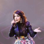 Cristina D’Avena Instagram – Niente da fare 🤩 
La voce di @cristinadavenaofficial ci fa tornare bambini ogni volta 🥰🎶 
Abbiamo cantato, abbiamo ballato, ci siamo divertiti e abbiamo lasciato che i ricordi più dolci prendessero il volo 🍯

Appuntamento a domani per un’altra imperdibile giornata di #gardacon! ❤️ 

Non vediamo l’ora di condividere ancora momenti magici con voi! 🪄