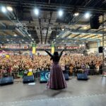 Cristina D'Avena Instagram - Due giornate indimenticabili al Milano Comics e a Vitorchiano! Grazie per tutto l’amore e le emozioni. Cantare le nostre sigle è sempre meraviglioso. Grazie a tutti! 😊🎶❤️
