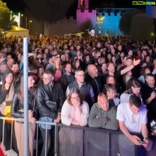 Cristina D'Avena Instagram - Due giornate indimenticabili al Milano Comics e a Vitorchiano! Grazie per tutto l’amore e le emozioni. Cantare le nostre sigle è sempre meraviglioso. Grazie a tutti! 😊🎶❤️