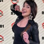 Cristina D'Avena Instagram - @cristinadavenaofficial ha lanciato in diretta su @radior101 la nuova sfida dei cartoni animati Avete votato in tantissimi 🤩 Scoprite nel video quale cartone avete preferito tra: 🔹Diventeremo famose 🔹Belle e Sebastien 👉 Ascolta e guarda Cristina D’Avena in “Procediamo”, il programma di Fernando Proce, con Sabrina Bambi e Regina, ogni mercoledì dalle 11.00 alle 12.00, in radio su R101, in tv sul canale 67 del digitale terrestre e dallo smartphone con l’app gratuita di R101 📱 #cartoon #cartoons #cartoni #cartonianimati #anime #musicaitaliana #radio #radior101