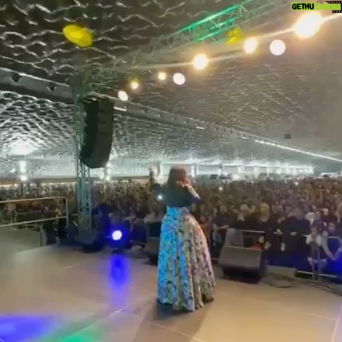 Cristina D'Avena Instagram - A chiudere la prima sfavillante edizione di #Megacon lo show musicale della regina Cristina D’Avena - @cristinadavenaofficial 🧚🏻 La magia della musica unita alla magia dei ricordi della nostra infanzia hanno dato luogo a un risultato unico: un megacon esplosivo 💥 Abbiamo urlato, cantato, saltato e ci siamo divertiti come pazzi con le colonne sonore che hanno reso indimenticabile l’infanzia di tutti 🎶 Grazie mille per l’affetto dimostrato in questi giorni, non vediamo già l’ora di vedervi per la prossima edizione!💗