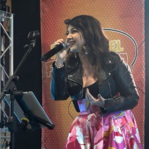 Cristina D'Avena Instagram - 🎶 Guarda, guarda, sul palco c’è....Cristina D’Avena! 💖

La regina 👸🏻 delle sigle (e dei nostri cuori ♥️) @cristinadavenaofficial ha fatto cantare tutto Ancona
Comics&Games 🫶

➡️ Scorri il carosello per rivivere i migliori momenti! 📹

Si ringrazia @crioma_srl 😎