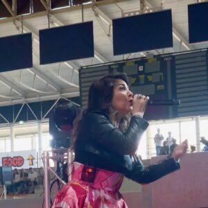 Cristina D'Avena Instagram - 🎶 Guarda, guarda, sul palco c’è....Cristina D’Avena! 💖

La regina 👸🏻 delle sigle (e dei nostri cuori ♥️) @cristinadavenaofficial ha fatto cantare tutto Ancona
Comics&Games 🫶

➡️ Scorri il carosello per rivivere i migliori momenti! 📹

Si ringrazia @crioma_srl 😎