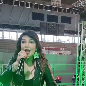 Cristina D'Avena Instagram - 🎶 Guarda, guarda, sul palco c’è....Cristina D’Avena! 💖

La regina 👸🏻 delle sigle (e dei nostri cuori ♥️) @cristinadavenaofficial ha fatto cantare tutto Ancona
Comics&Games 🫶

➡️ Scorri il carosello per rivivere i migliori momenti! 📹

Si ringrazia @crioma_srl 😎
