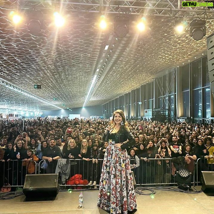 Cristina D'Avena Instagram - A chiudere la prima sfavillante edizione di #Megacon lo show musicale della regina Cristina D’Avena - @cristinadavenaofficial 🧚🏻 La magia della musica unita alla magia dei ricordi della nostra infanzia hanno dato luogo a un risultato unico: un megacon esplosivo 💥 Abbiamo urlato, cantato, saltato e ci siamo divertiti come pazzi con le colonne sonore che hanno reso indimenticabile l’infanzia di tutti 🎶 Grazie mille per l’affetto dimostrato in questi giorni, non vediamo già l’ora di vedervi per la prossima edizione!💗