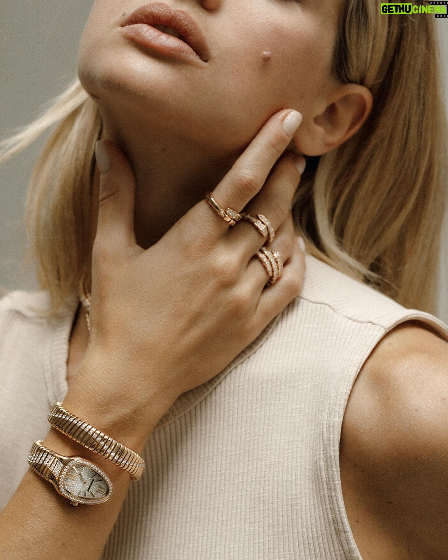 Cristina Marino Instagram - •DREAMING• in #bulgari #bulgarijewelry #Serpenti #adv #bvlgari @bvlgari