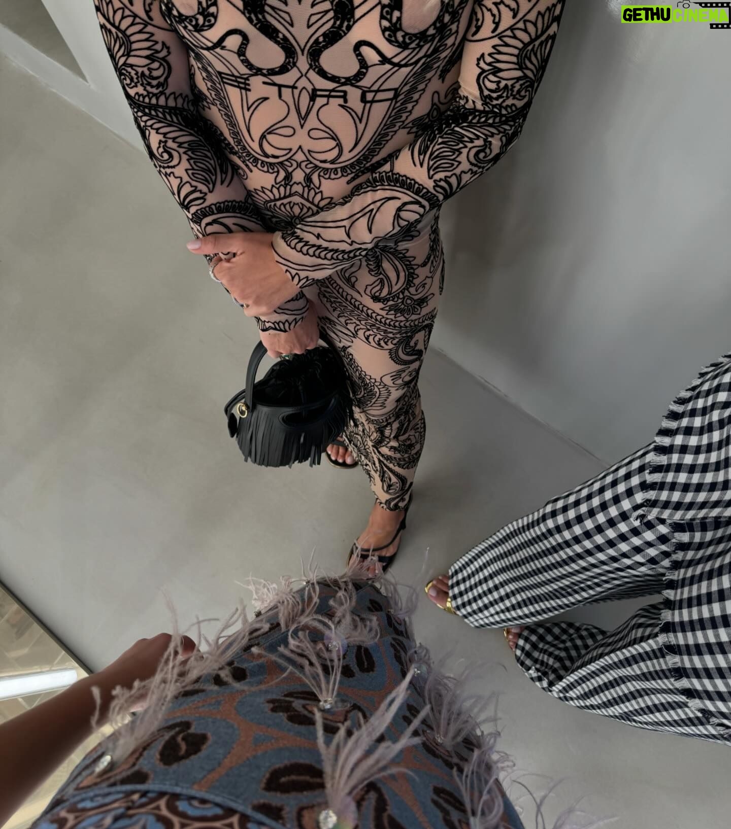 Cristina Marino Instagram - •HELLO @etro @rboutique_official @rattiboutique #Etro #adv