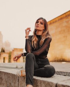Cristinini Instagram - Good natural Lighting 🐪 #cristinini #yellow #streetphotography #model 📸 @crowinng