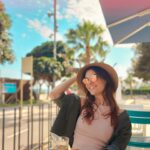 Cristinini Instagram – Días de hacer la fotosíntesis 🌻🍀
El solecito 🌞 me recarga las pilas y me cura ❤️‍🩹 

Esto los del team frío no podéis decirlo, por eso siempre team verano >>> team invierno. ¿Estáis conmigo o contra mí? 😠