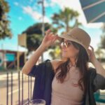 Cristinini Instagram – Días de hacer la fotosíntesis 🌻🍀
El solecito 🌞 me recarga las pilas y me cura ❤️‍🩹 

Esto los del team frío no podéis decirlo, por eso siempre team verano >>> team invierno. ¿Estáis conmigo o contra mí? 😠