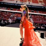 Cristinini Instagram - El otro punto de vista de la Velada del Año III ... Se está preparando ya la IV.. .¿Quién creéis que peleará? 🧐 👗 @palomasuarez.studio 💄 @diorbeauty @naogayoso @felixtebar 💇‍♀️ @extensionmania 📸 @andresgarlujan #cristinini #iamcristinini #boxeo #evento #moda #lifestyle