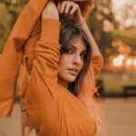 Cristinini Instagram - Otoño como una loca del c*ño lalalala 🌻 #cristinini #iamcristinini #autumn