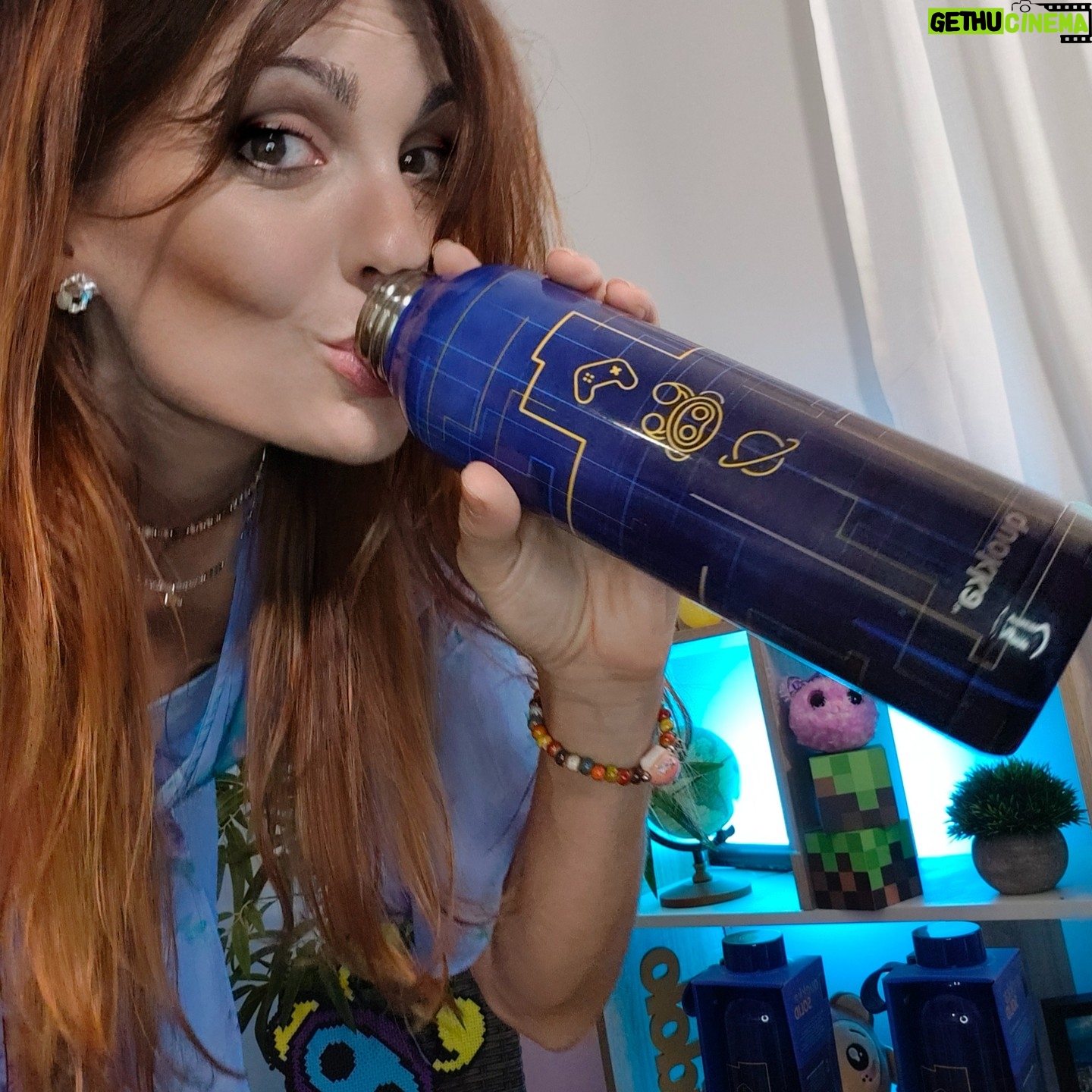 Cristinini Instagram - ⚠ ¡¡LANZAMIENTO!! ⚠ Ya está a la venta mi nueva botella que he creado junto con @Quokkabottle. La podéis conseguir en su página web oficial de forma LIMITADA ⬇⬇⬇ https://www.byquokka.com/es/content/56-cristinini Etiquetadme en vuestras fotitos con la botella para que os pueda ver disfrutando de ella 🎉🥰 Además cuenta con características como: doble pared acero inoxidable, mantiene el frio 18 horas y el calor 12 horas y BPAfree #publi