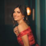 Cristinini Instagram - Carrusel de fotitos de Nochevieja 2022 🔥🎉 👗 @rosa_clara 💍 @rabatjewellery 💄 @diorbeauty @naogayoso 📸 @crowinng #cristinini #lifestyle #moda #fiesta