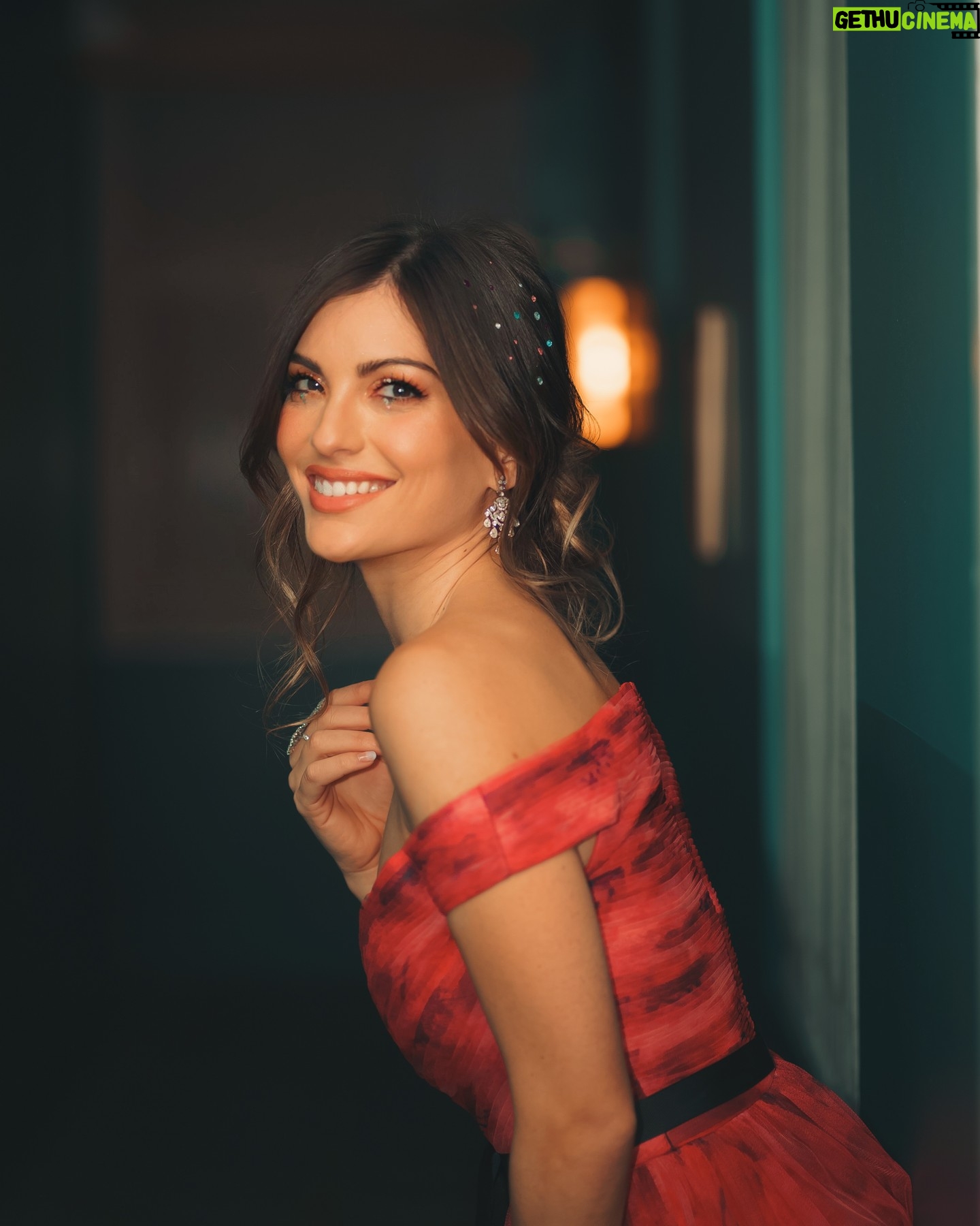 Cristinini - 151.7K Likes - Carrusel de fotitos de Nochevieja 2022 🔥🎉
👗 @rosa_clara
💍 @rabatjewellery
💄 @diorbeauty @naogayoso
📸 @crowinng
#cristinini #lifestyle #moda #fiesta