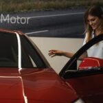 Cristinini Instagram - ¡¡ MI NUEVO COCHE !! 🥰🚗 Ya sabéis que llevo trabjando con BMW España 1 añito y pico y estoy súper feliz de formar parte de esta familia tan bonita @bmwespana Este año voy a llevar un BMW Serie 1 en rojo PRECIOSO el nuevo modelo pa estrenarlo 😊. Os iré subiendo más fotitos para que veáis como es. Este es del día en el que me lo dieron. ¿Qué os parece? :D
