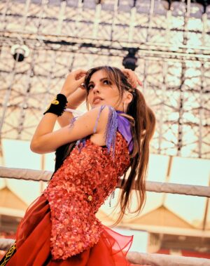 Cristinini Instagram - Velada del año III ✨

El traje estaba inspirado en los espectáculos del Circo del Sol pese a que habéis hecho comparativas con muchos personajes tanto de anime como de videojuegos 😂

¿A quién os recuerda el outfit? ¡Os leo! 

👗 @palomasuarez.studio
💄 @diorbeauty @naogayoso @felixtebar
💇‍♀️ @extensionmania
📸 @andresgarlujan

#outfit #event #host #circus #boxing