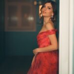 Cristinini Instagram - Carrusel de fotitos de Nochevieja 2022 🔥🎉 👗 @rosa_clara 💍 @rabatjewellery 💄 @diorbeauty @naogayoso 📸 @crowinng #cristinini #lifestyle #moda #fiesta