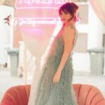 Cristinini Instagram - Puedo ser tu reina o tu ruina 👑 👗 @aliciaruedaatelier 💄 @diorbeauty @naogayoso 📸 @crowinng #cristinini #vestido #vestidogala #fiesta #neonlights #photography