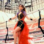 Cristinini Instagram - Velada del año III ✨ El traje estaba inspirado en los espectáculos del Circo del Sol pese a que habéis hecho comparativas con muchos personajes tanto de anime como de videojuegos 😂 ¿A quién os recuerda el outfit? ¡Os leo! 👗 @palomasuarez.studio 💄 @diorbeauty @naogayoso @felixtebar 💇‍♀️ @extensionmania 📸 @andresgarlujan #outfit #event #host #circus #boxing