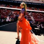 Cristinini Instagram - Otro año más presentando la Velada del año. Otro año más compartiendo esfuerzo, sacrificio y trabajo con vosotros. Suma y sigue #keepdreaming Gracias por todo el cariño que estoy recibiendo estos días, sois maravillosos y tengo la mejor comunidad del mundo. Gracias por tantísimo apoyo, os quiero 💙 EL AÑO QUE VIENE MÁS Y MEJOR!!! 👗 @palomasuarez.studio 💄 @diorbeauty @naogayoso @felixtebar 💇‍♀️ @extensionmania 📸 @andresgarlujan #cristinini #evento #boxeo #host #photography #moda
